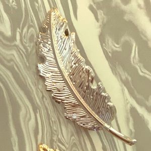 ✨Last one!✨ ~Feather Hair Clip